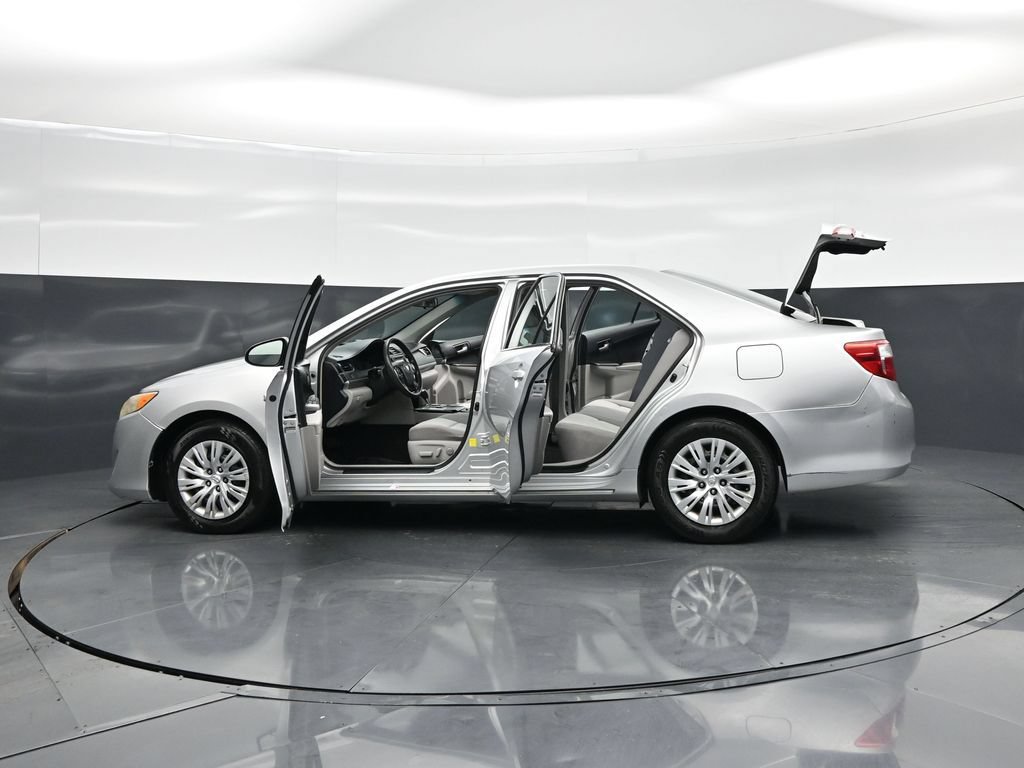 Used 2014 Toyota Camry LE FWD image 28