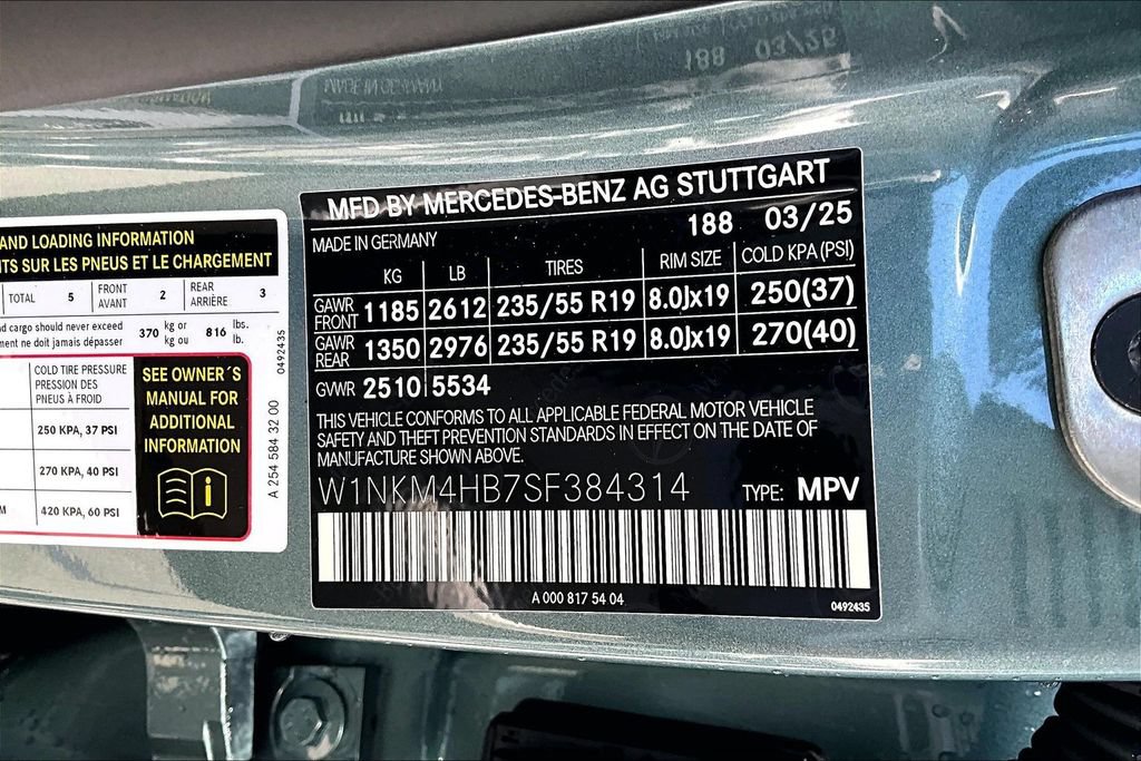Used 2025 Mercedes-Benz GLC 300 4MATIC image 35