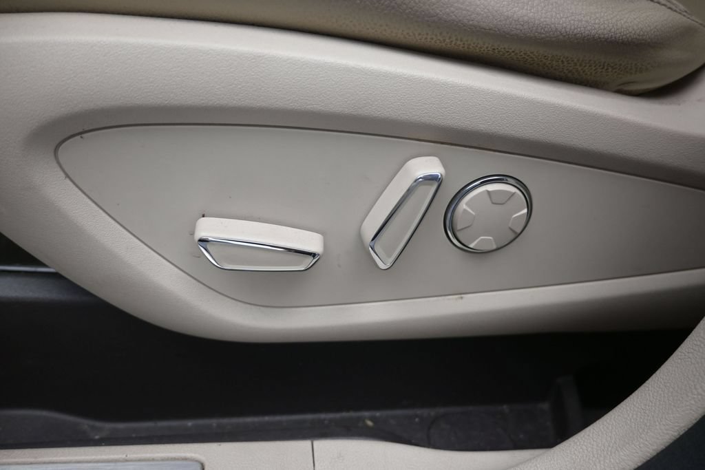 Used 2018 Lincoln MKC Premiere FWD image 11