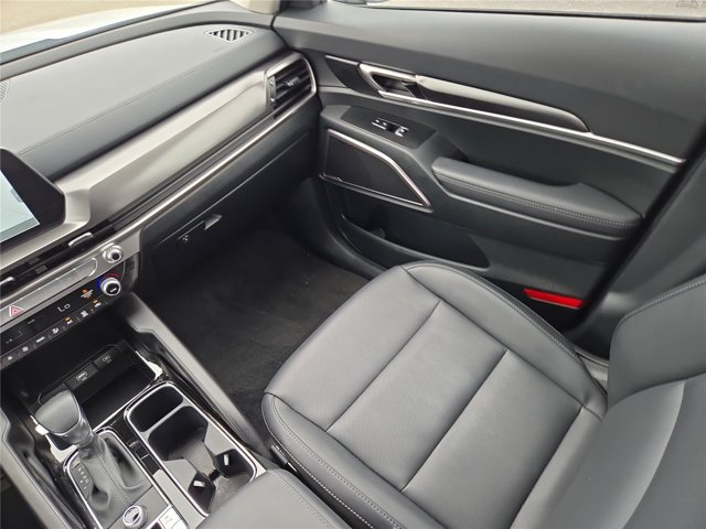Used 2025 Kia Telluride LX FWD image 33