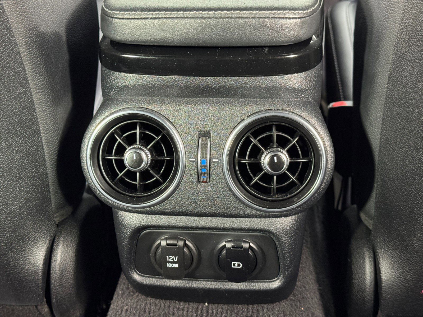 Used 2022 Kia Stinger GT-Line image 32