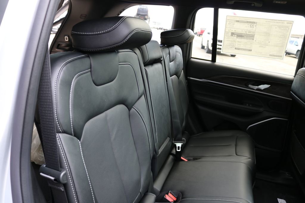 New 2026 Jeep Grand Cherokee Limited AWD/4WD image 18
