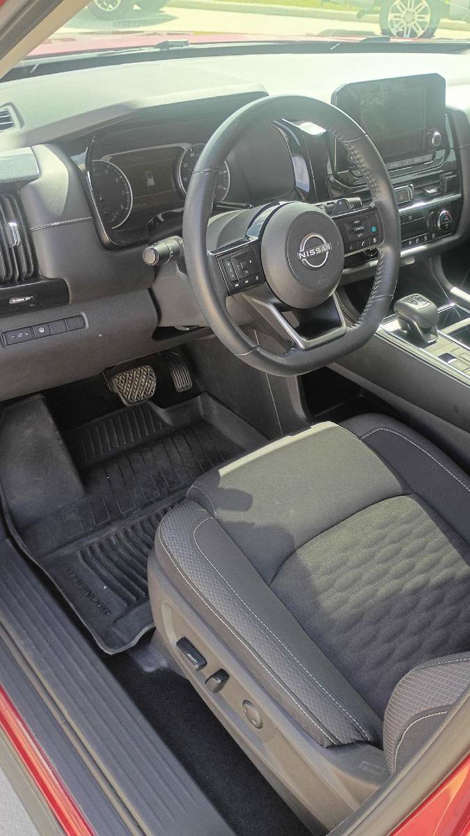 Used 2022 Nissan Pathfinder SV w/ SV Black Package FWD image 11