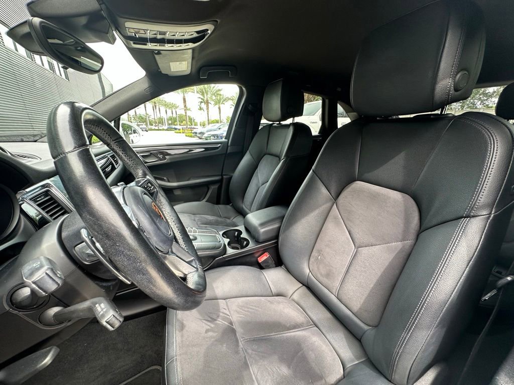Certified 2017 Porsche Macan AWD/4WD image 5