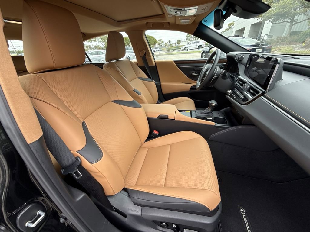 Used 2025 Lexus ES 350 w/ Premium Package image 16