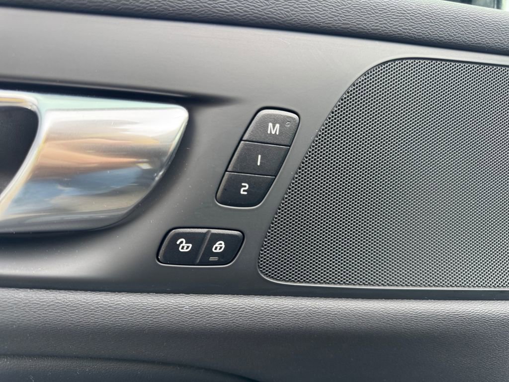 Certified 2025 Volvo V60 B5 Cross Country Plus image 10