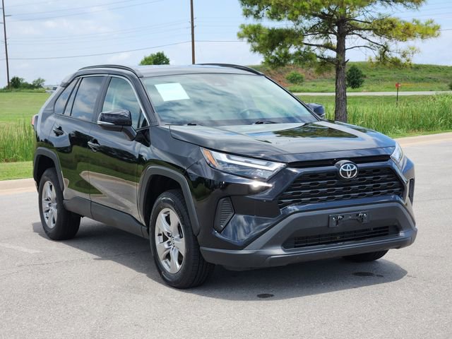 Used 2023 Toyota RAV4 XLE AWD/4WD image 3
