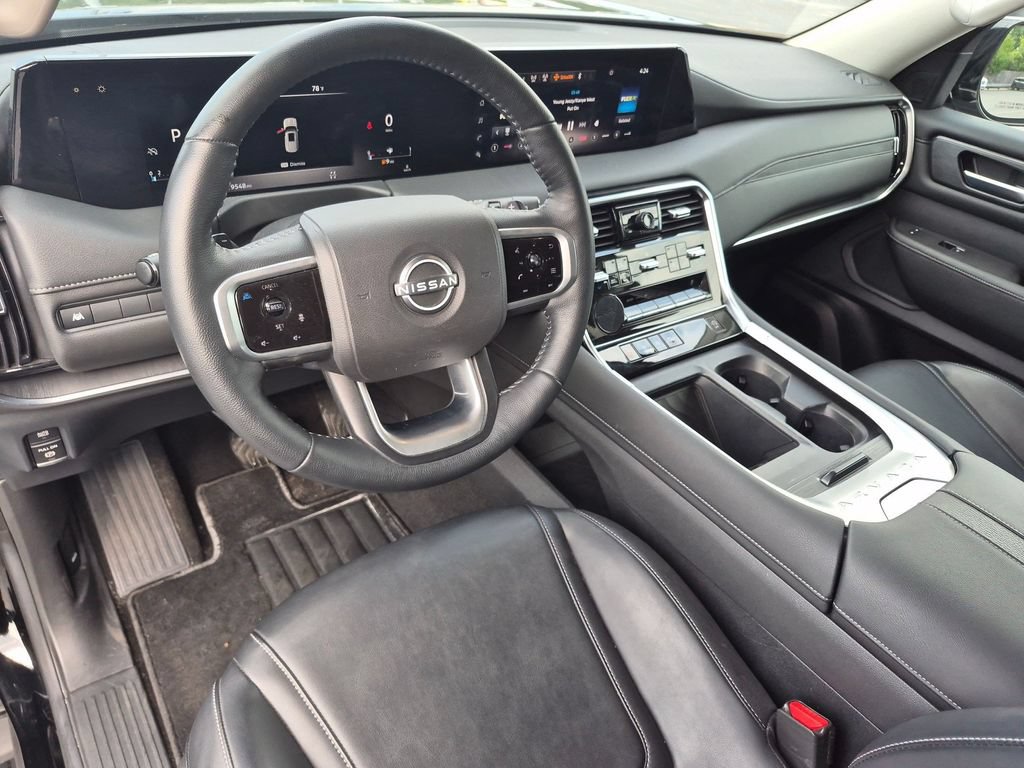 Used 2025 Nissan Armada SV AWD/4WD image 10