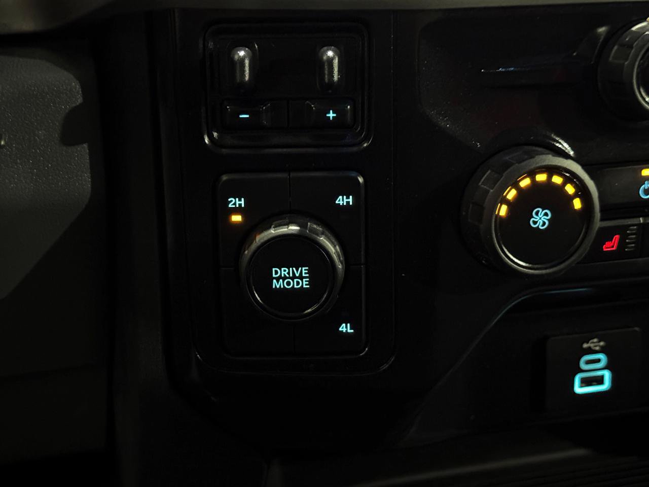 Used 2024 Ford F550 4x4 Crew Cab Super Duty w/ XLT Value Package image 26