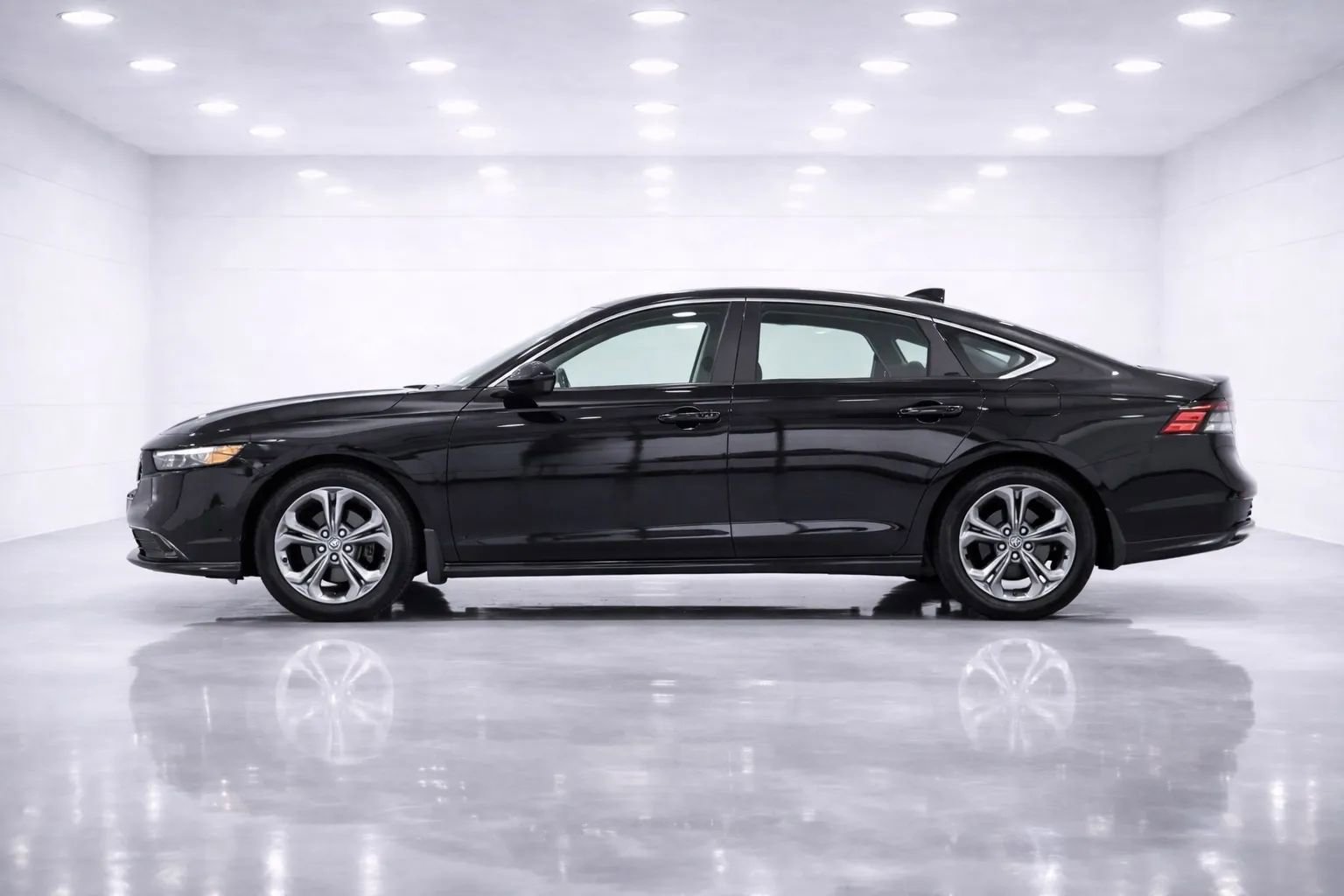 Used 2023 Honda Accord EX image 2