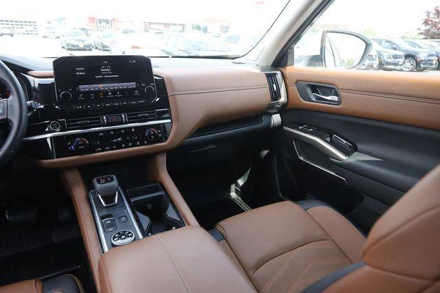 Used 2024 Nissan Pathfinder Platinum AWD/4WD image 28