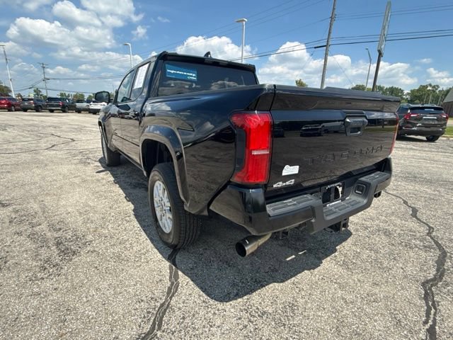 Used 2025 Toyota Tacoma SR5 AWD/4WD image 3