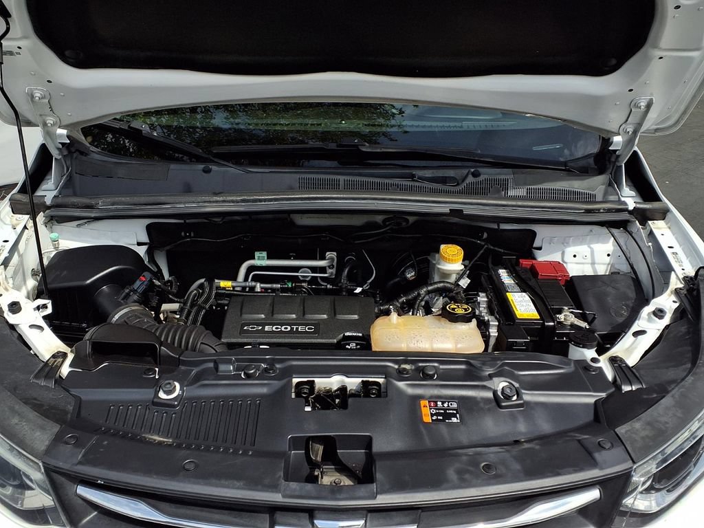 Used 2020 Chevrolet Trax LS FWD image 3