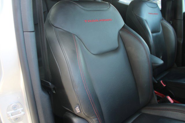 Used 2016 Jeep Renegade Trailhawk w/ Premium Trailhawk Package AWD/4WD image 18