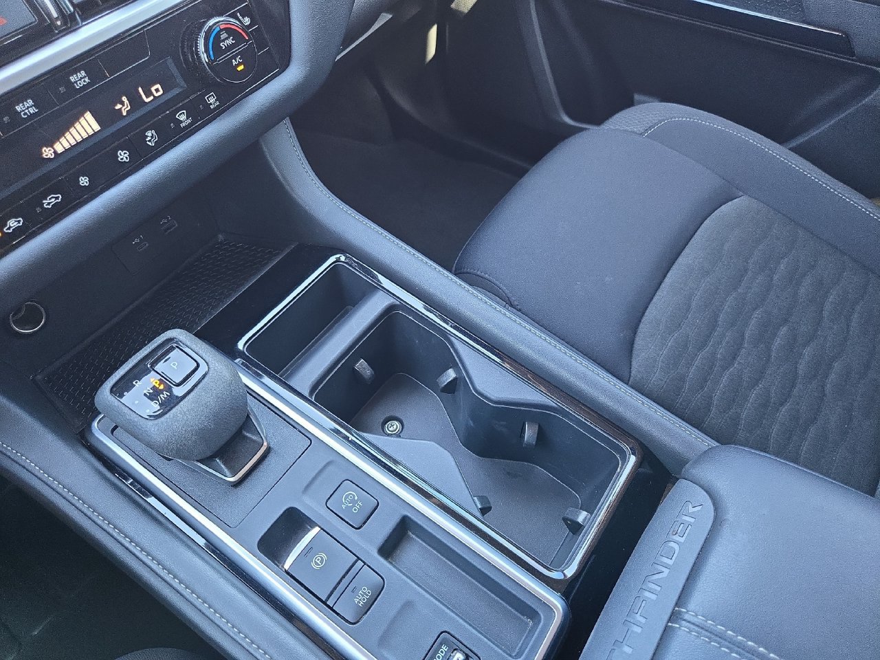 Used 2025 Nissan Pathfinder SV FWD image 25