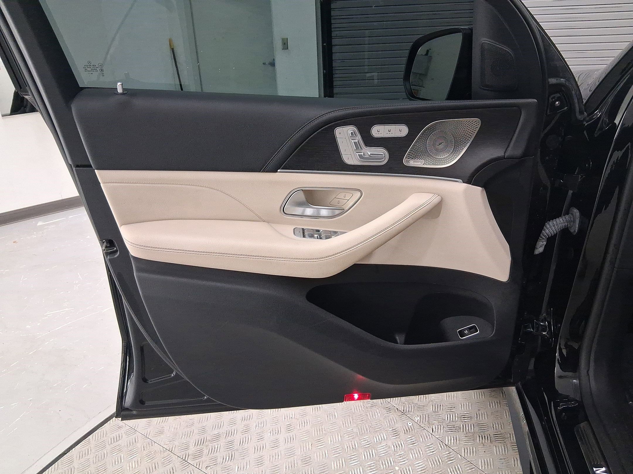 Used 2023 Mercedes-Benz GLS 450 4MATIC image 12