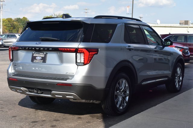 Used 2025 Ford Explorer Active w/ Active Comfort Package image 6