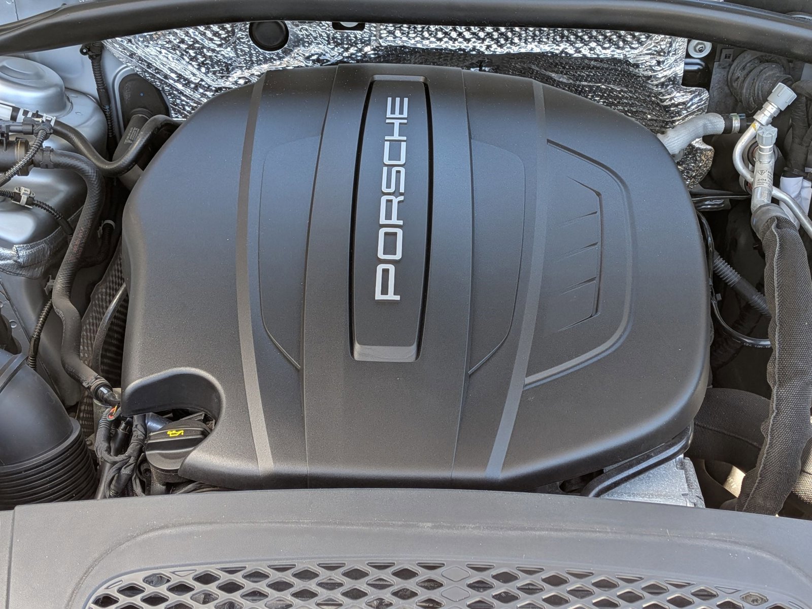 Certified 2019 Porsche Macan AWD/4WD image 30