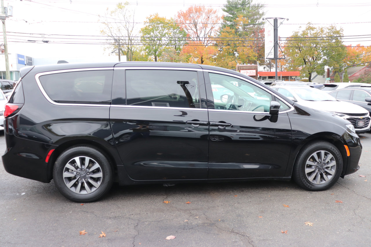 Used 2024 Chrysler Pacifica Limited image 6