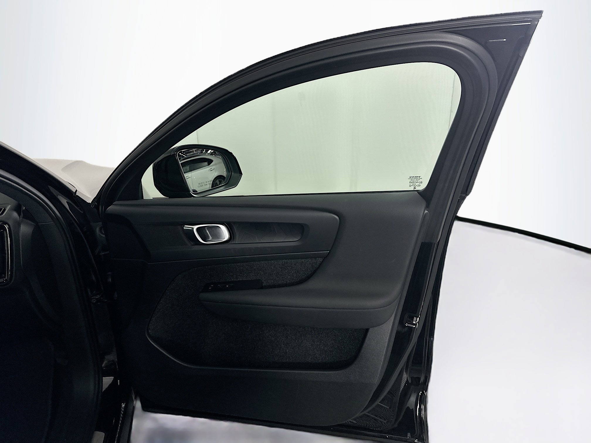 Used 2023 Volvo C40 P8 Recharge Plus AWD/4WD image 30