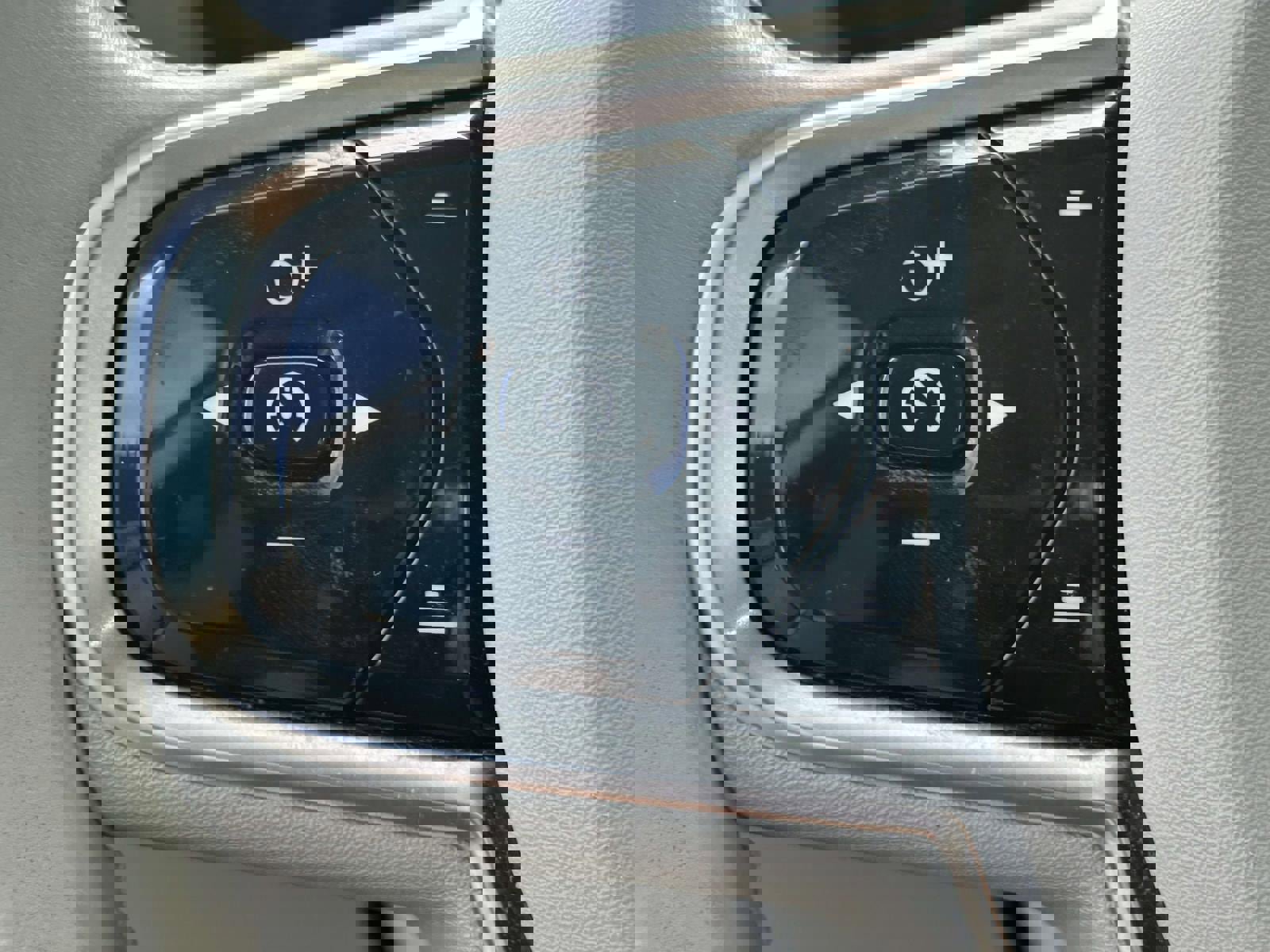 Certified 2023 Volvo XC60 B5 Plus w/ Climate Package image 22