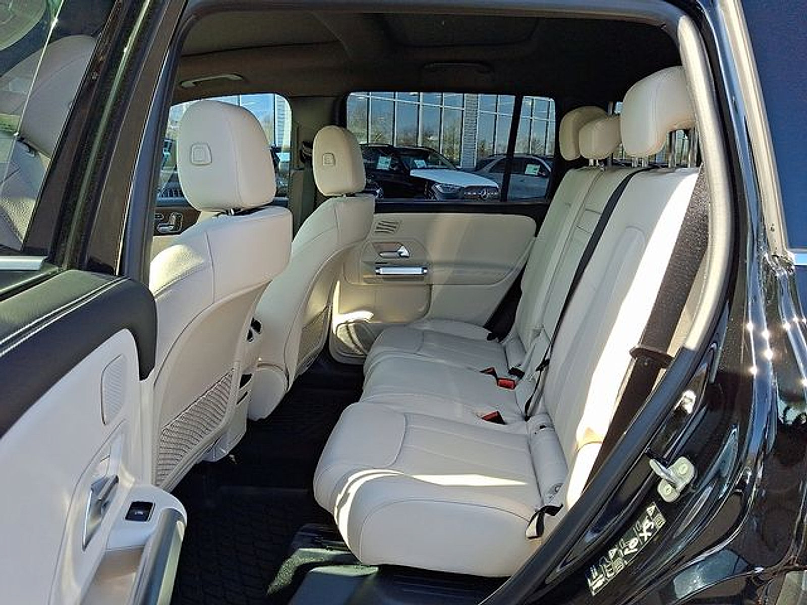 Used 2026 Mercedes-Benz GLB 250 4MATIC image 8