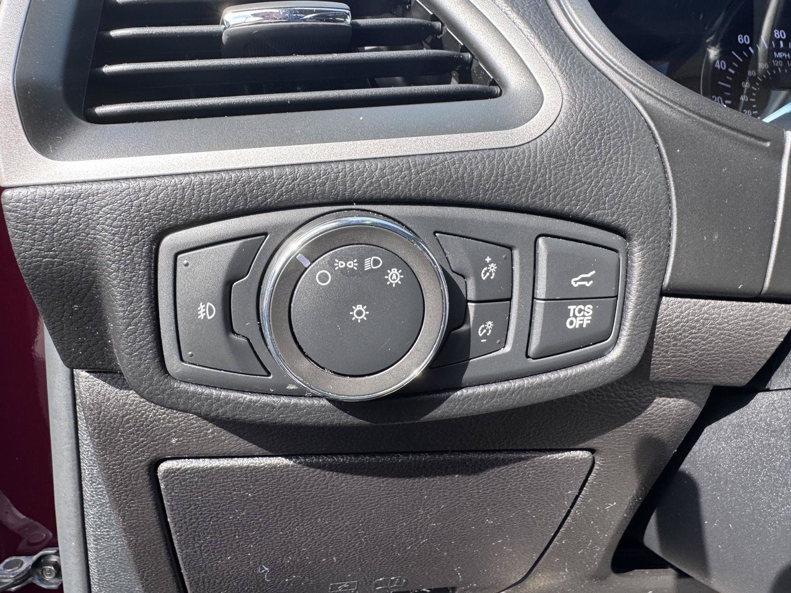 Used 2022 Ford Edge SEL w/ Convenience Package AWD/4WD image 14