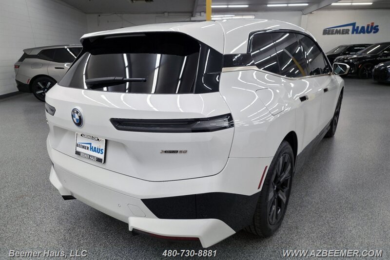 Used 2023 BMW iX xDrive50 w/ Sport Package AWD/4WD image 14