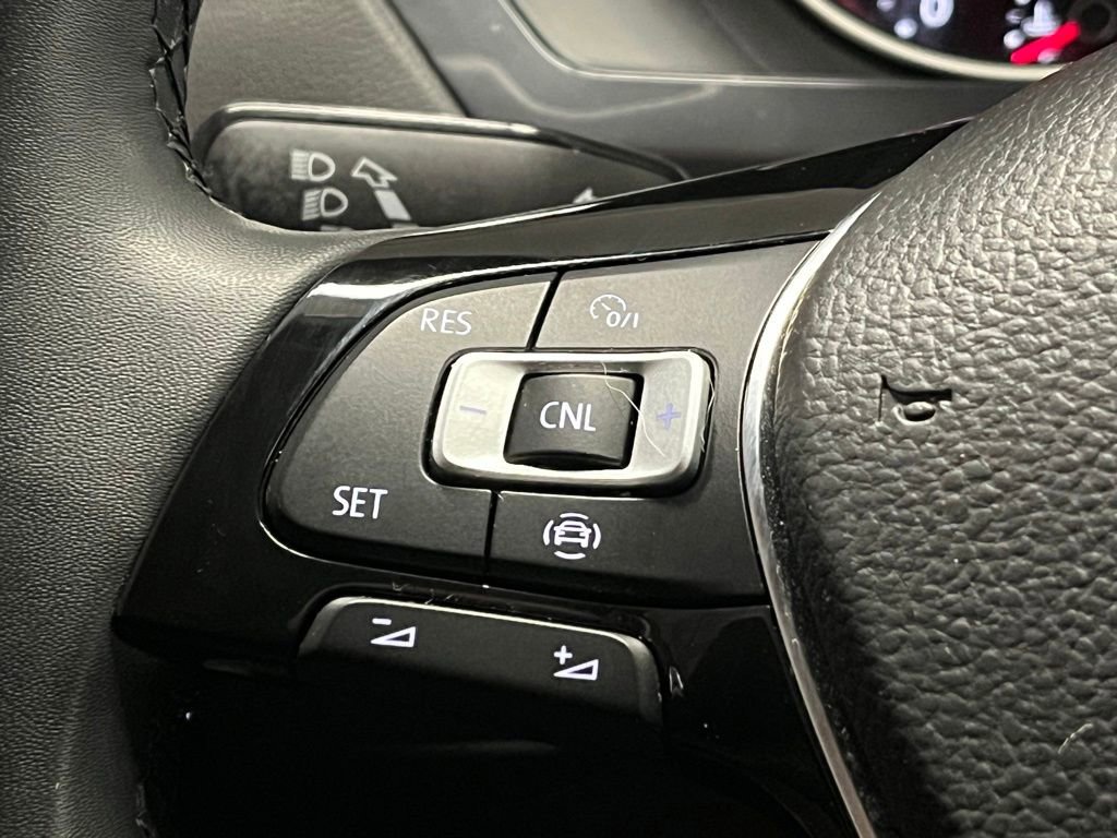 Used 2020 Volkswagen Tiguan SE image 26
