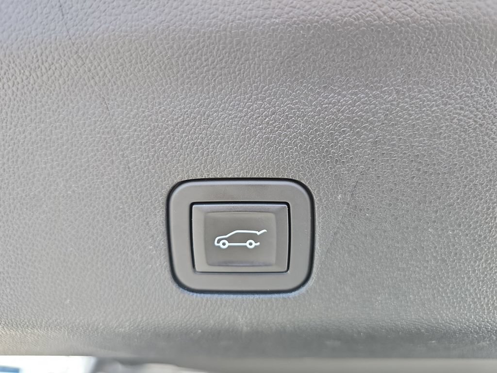 Used 2025 Chevrolet Tahoe High Country AWD/4WD image 15