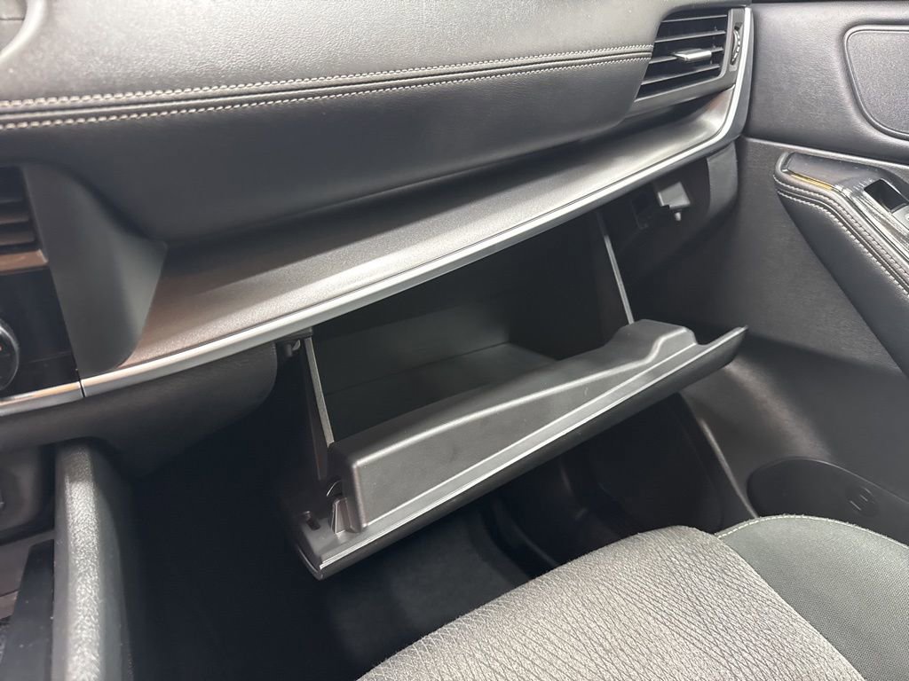 Used 2024 Nissan Rogue SV AWD/4WD image 28