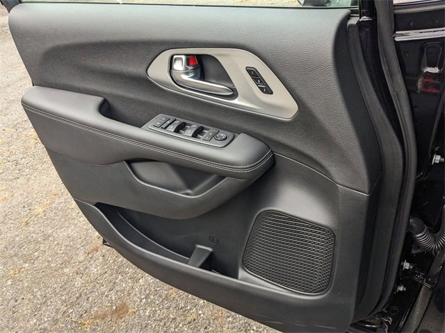 New 2026 Chrysler Pacifica Limited image 19