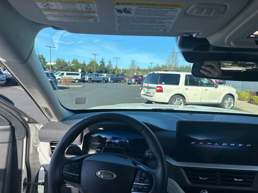 Used 2025 Ford Explorer Platinum w/ Ultimate Package AWD/4WD image 12