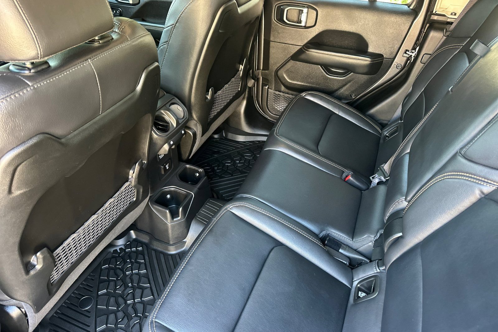 Used 2025 Jeep Gladiator Sport AWD/4WD image 11