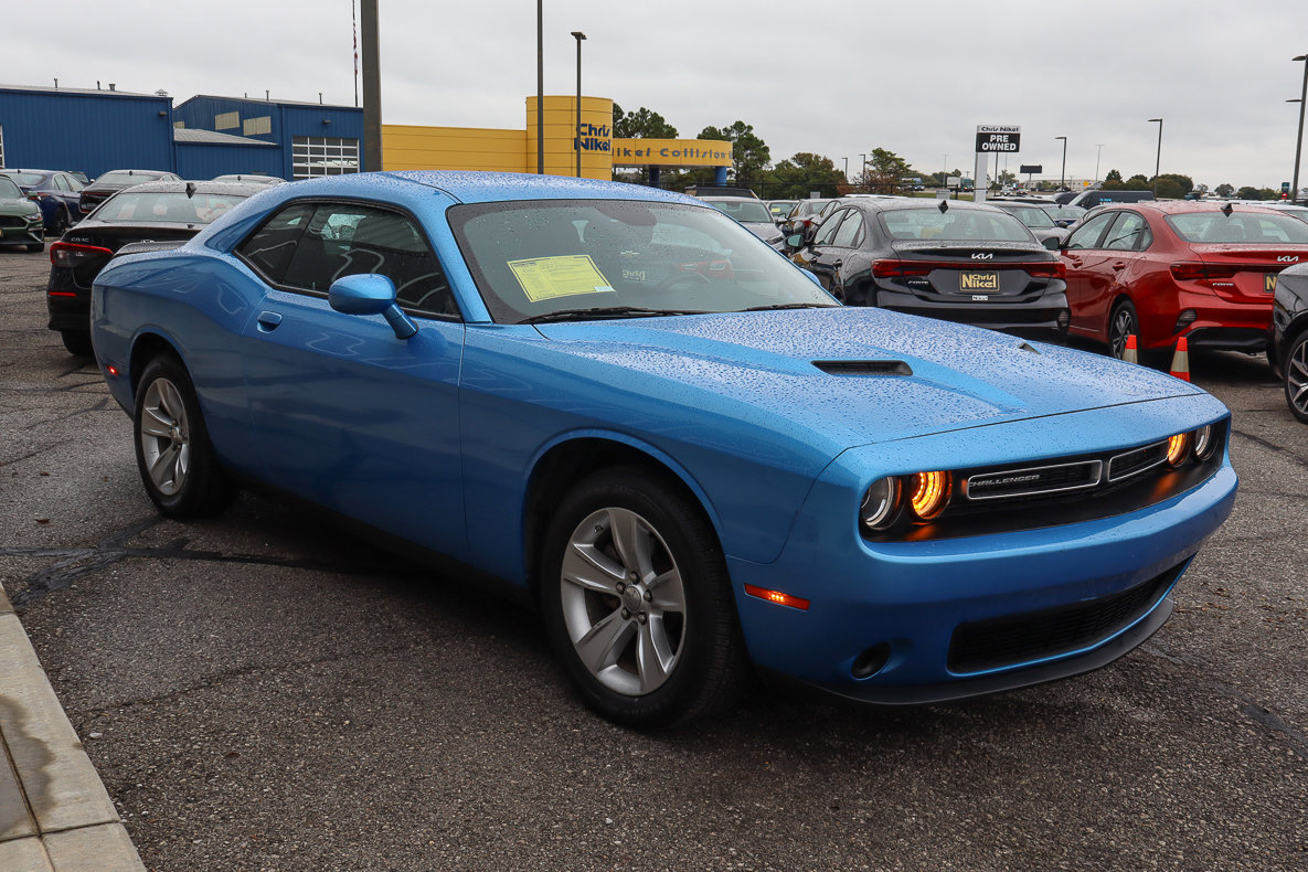 Used 2023 Dodge Challenger SXT image 3