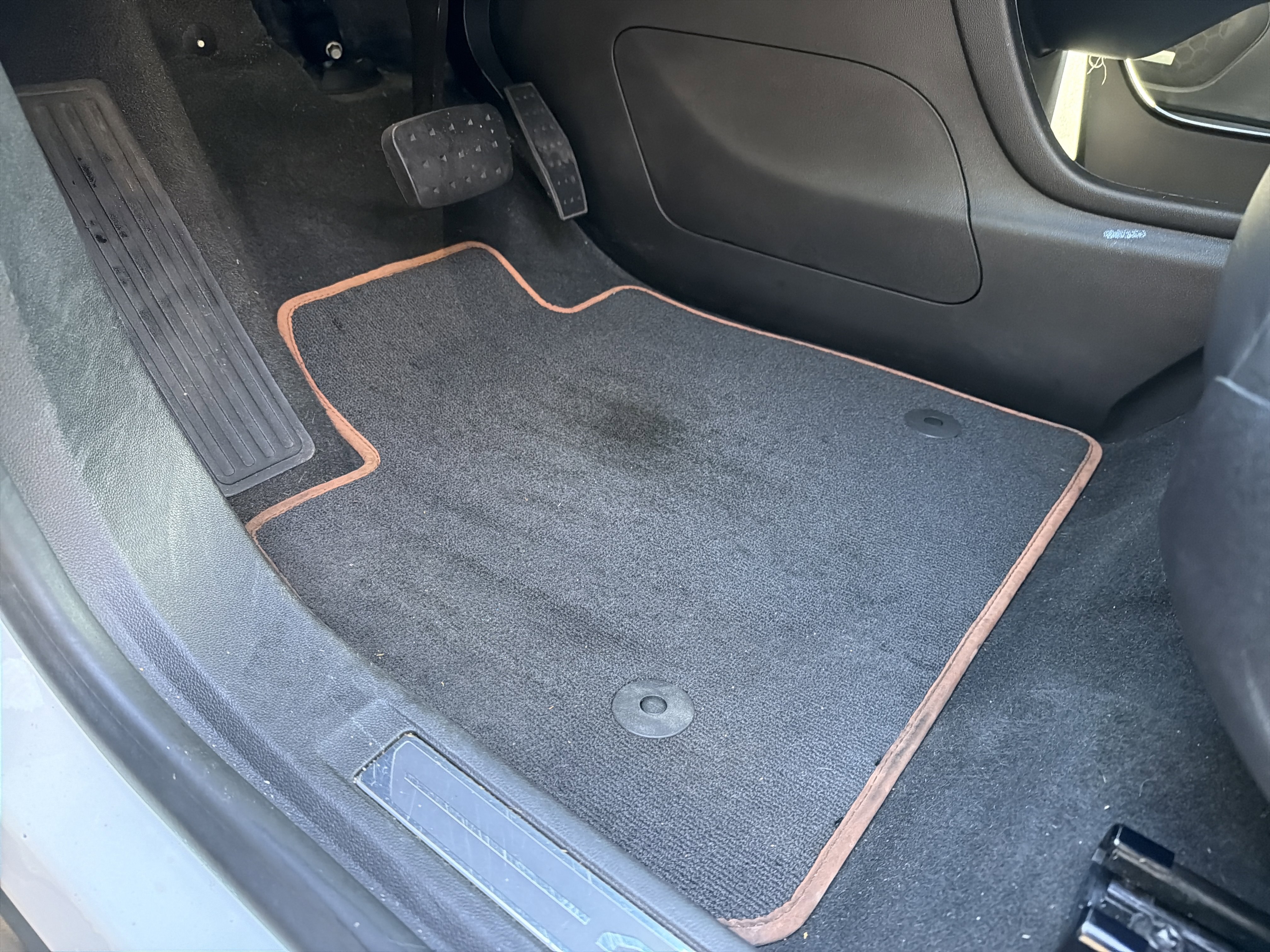 Used 2023 GMC Acadia AT4 w/ Technology Package image 17