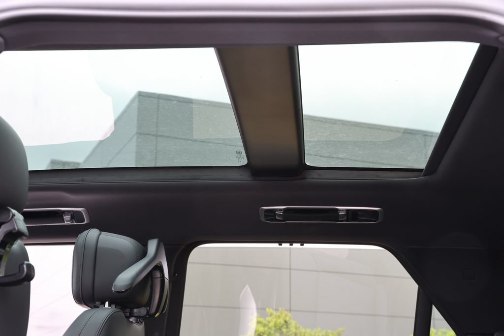 New 2025 Land Rover Range Rover Sport SE AWD/4WD image 19