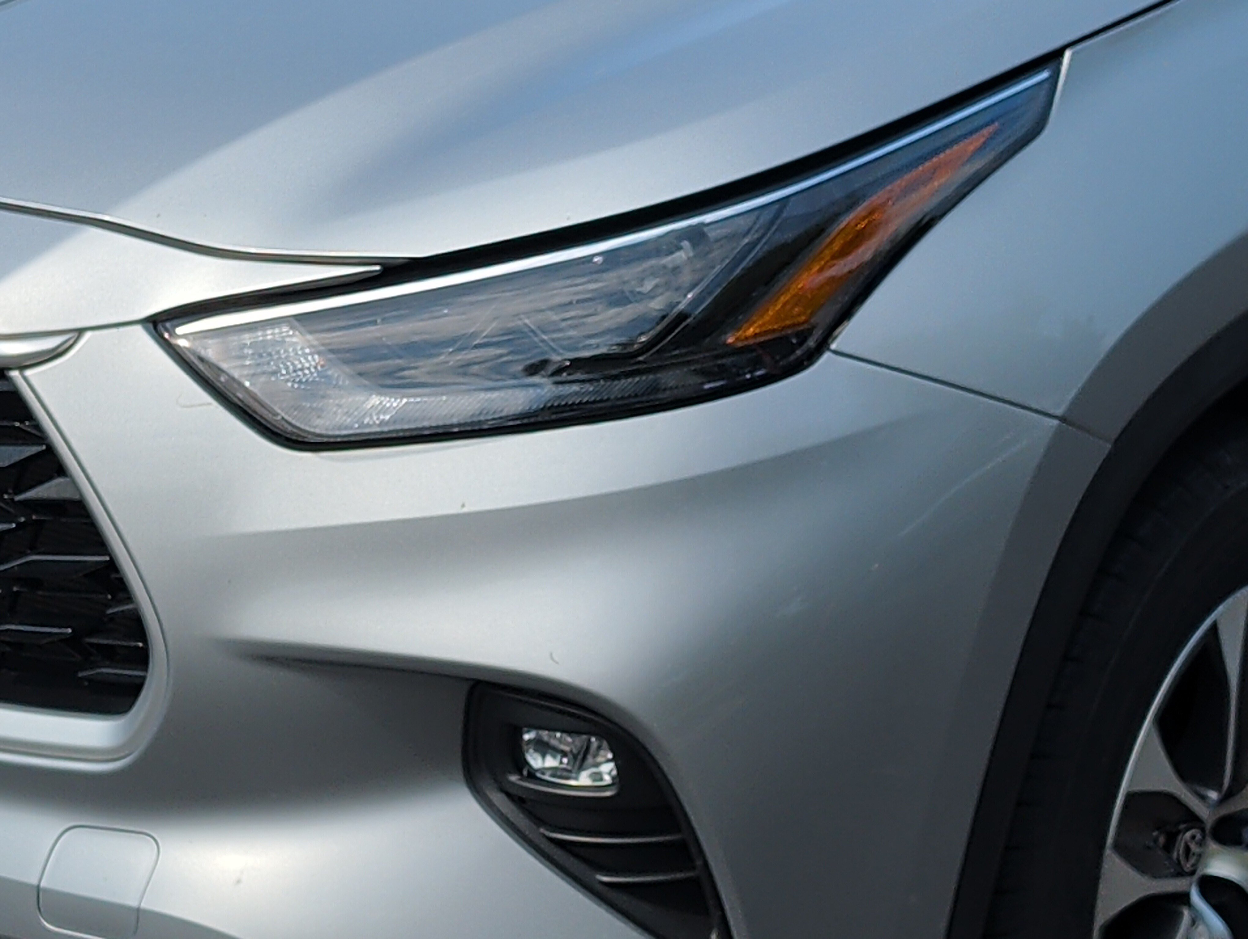 Used 2022 Toyota Highlander XLE AWD/4WD image 16
