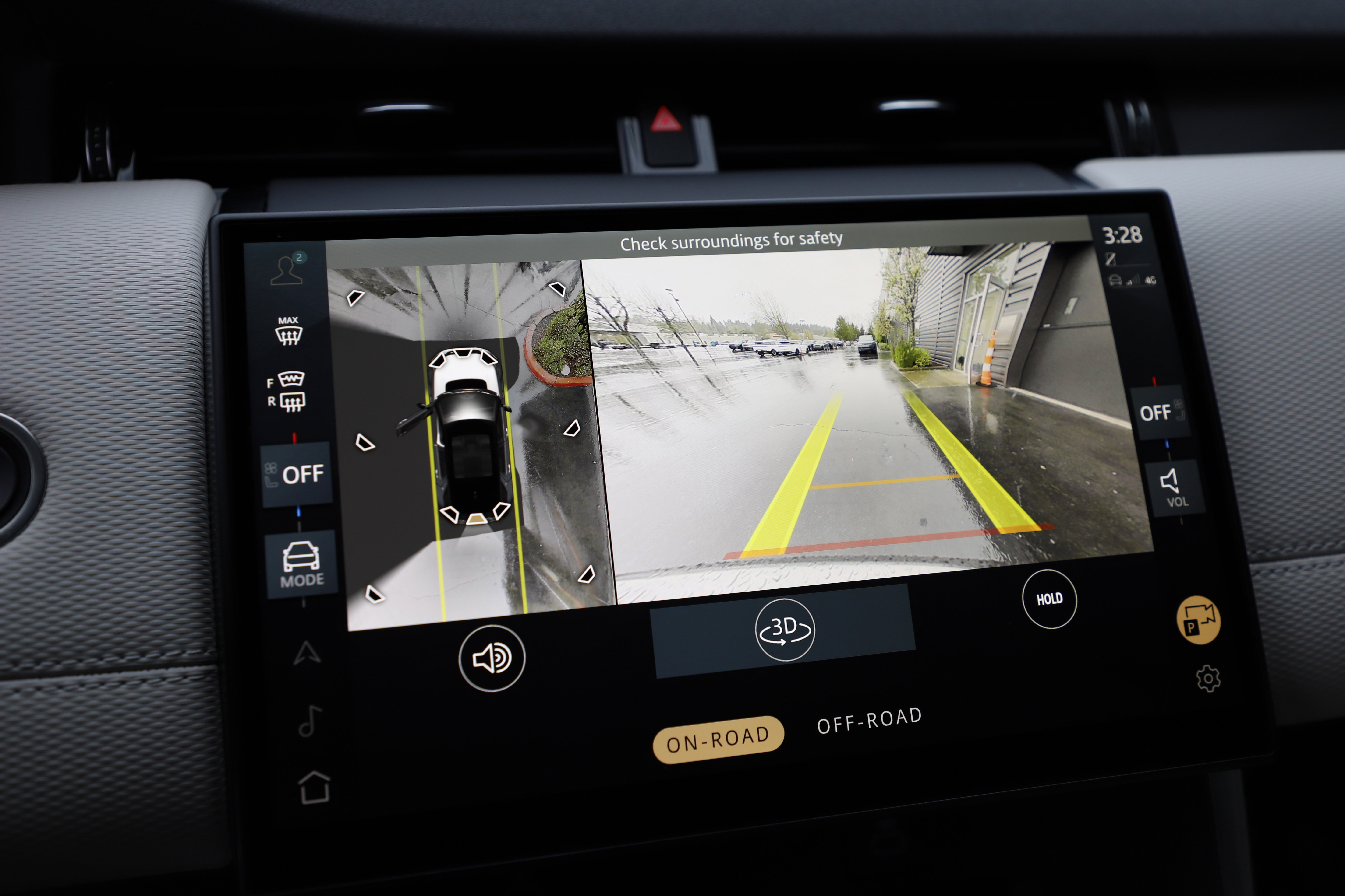 Certified 2025 Land Rover Discovery Sport Dynamic SE image 24