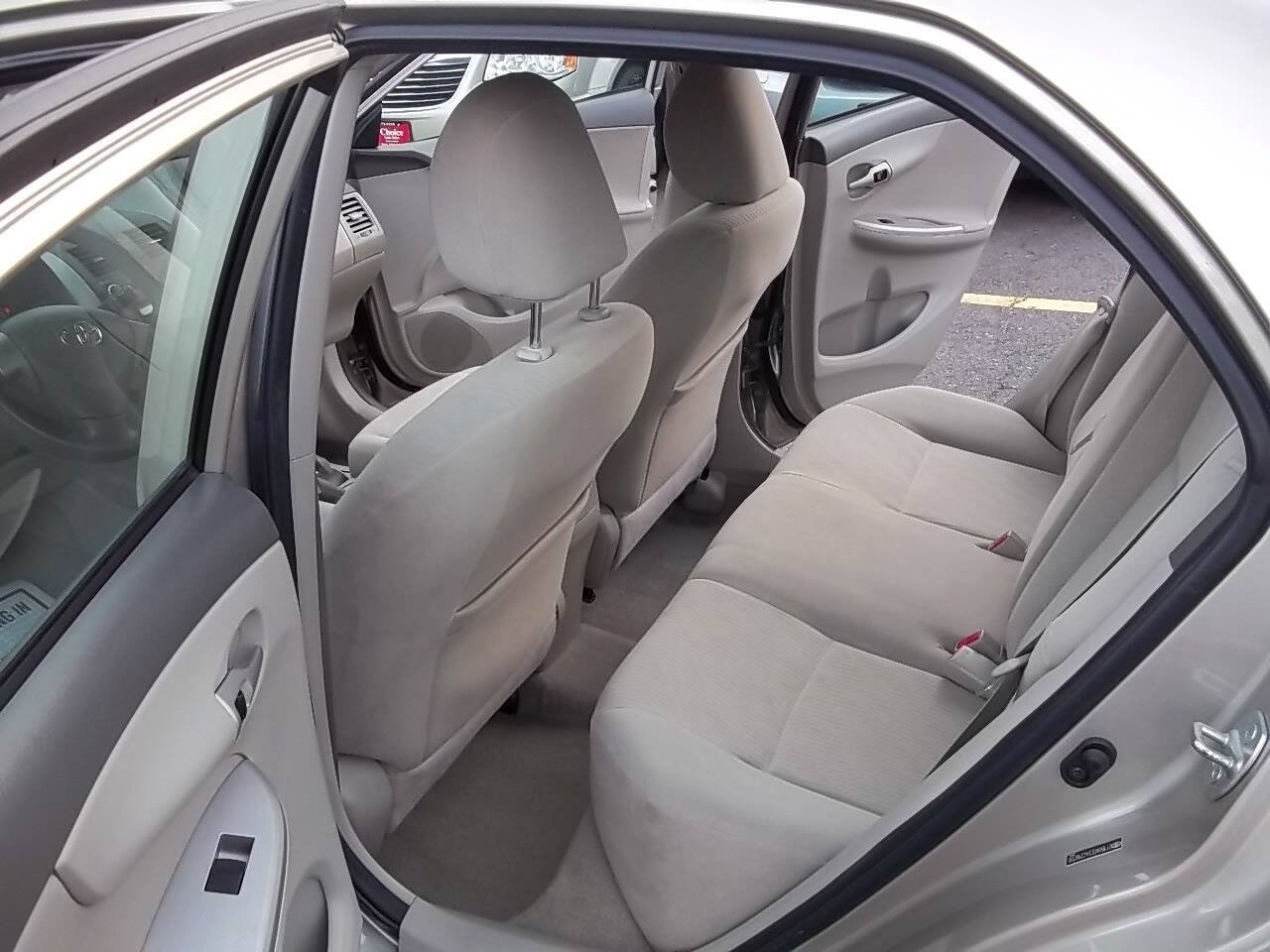 Used 2010 Toyota Corolla LE FWD image 9