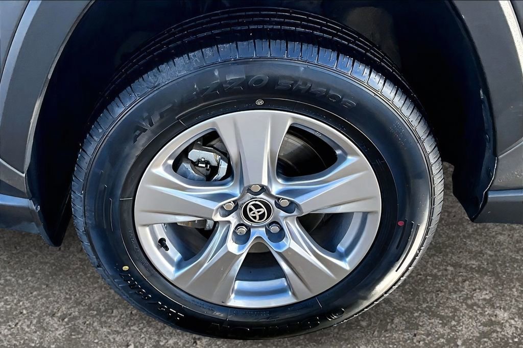 Used 2025 Toyota RAV4 XLE AWD/4WD image 9