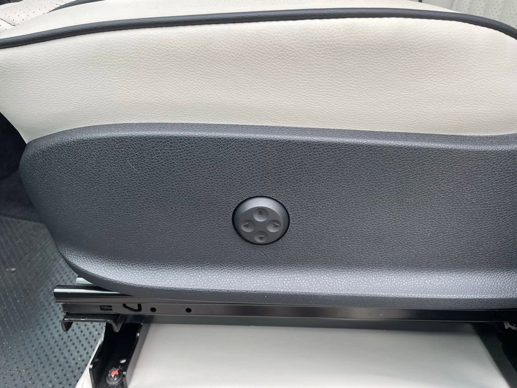 Used 2024 Mercedes-Benz Sprinter 3500 image 31