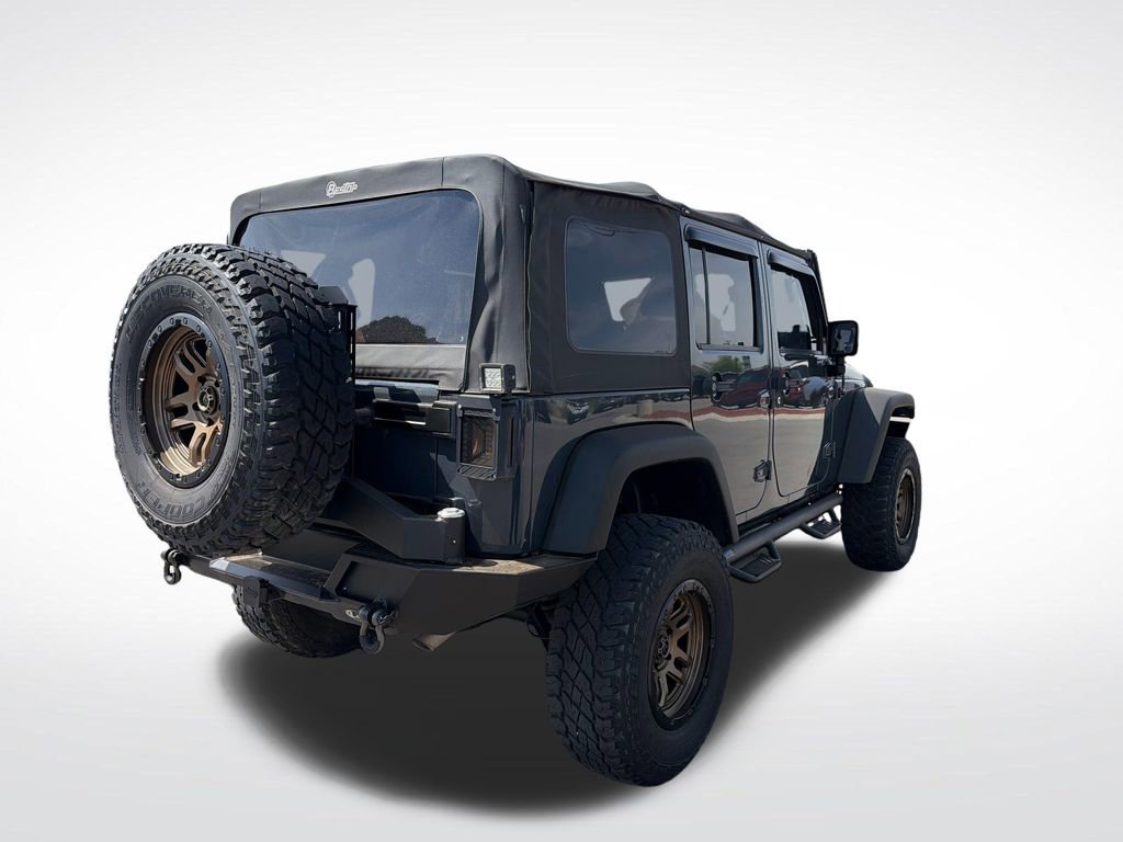 Used 2017 Jeep Wrangler Unlimited Rubicon w/ Connectivity Group image 7