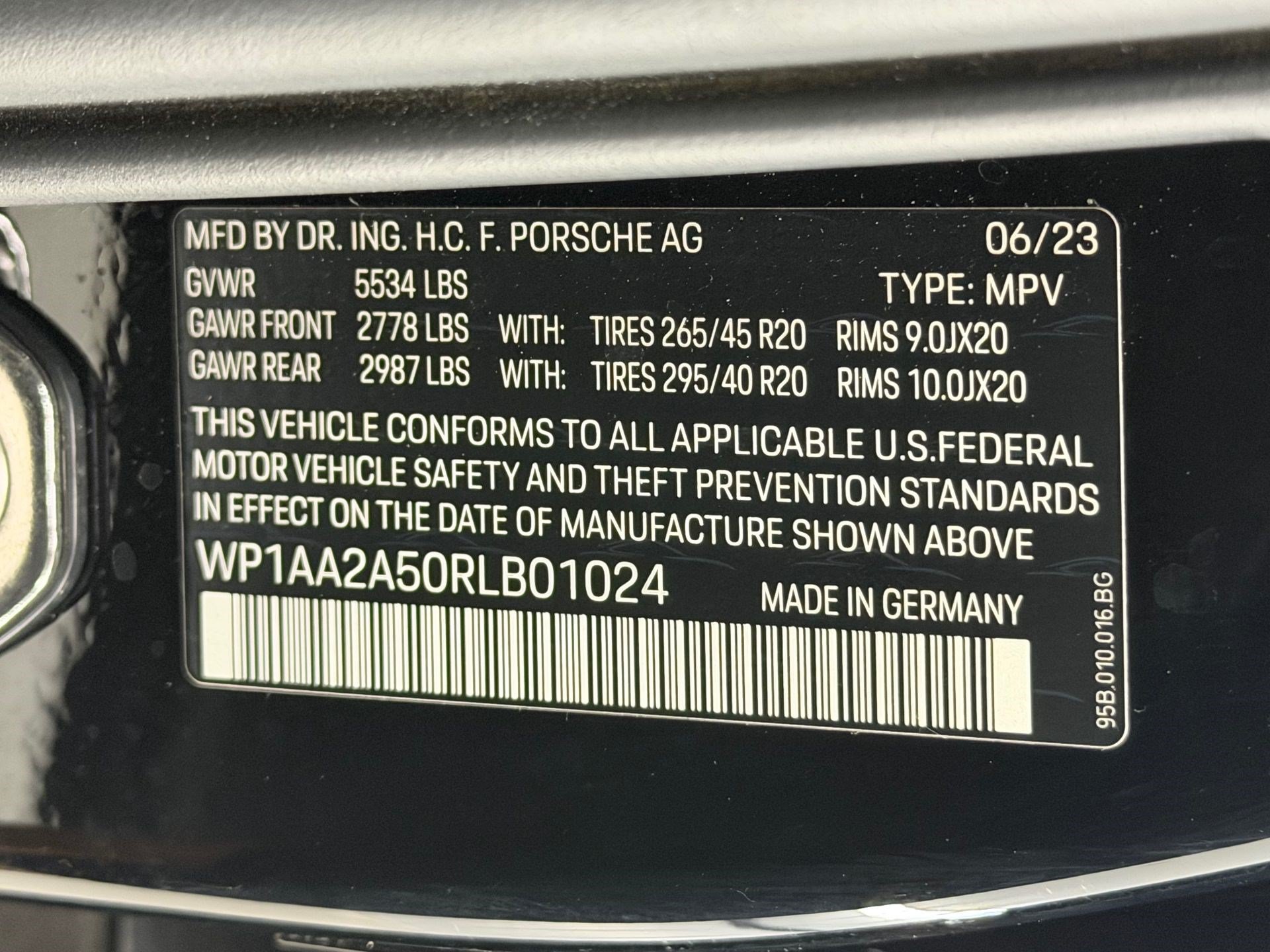 Used 2024 Porsche Macan AWD/4WD image 26