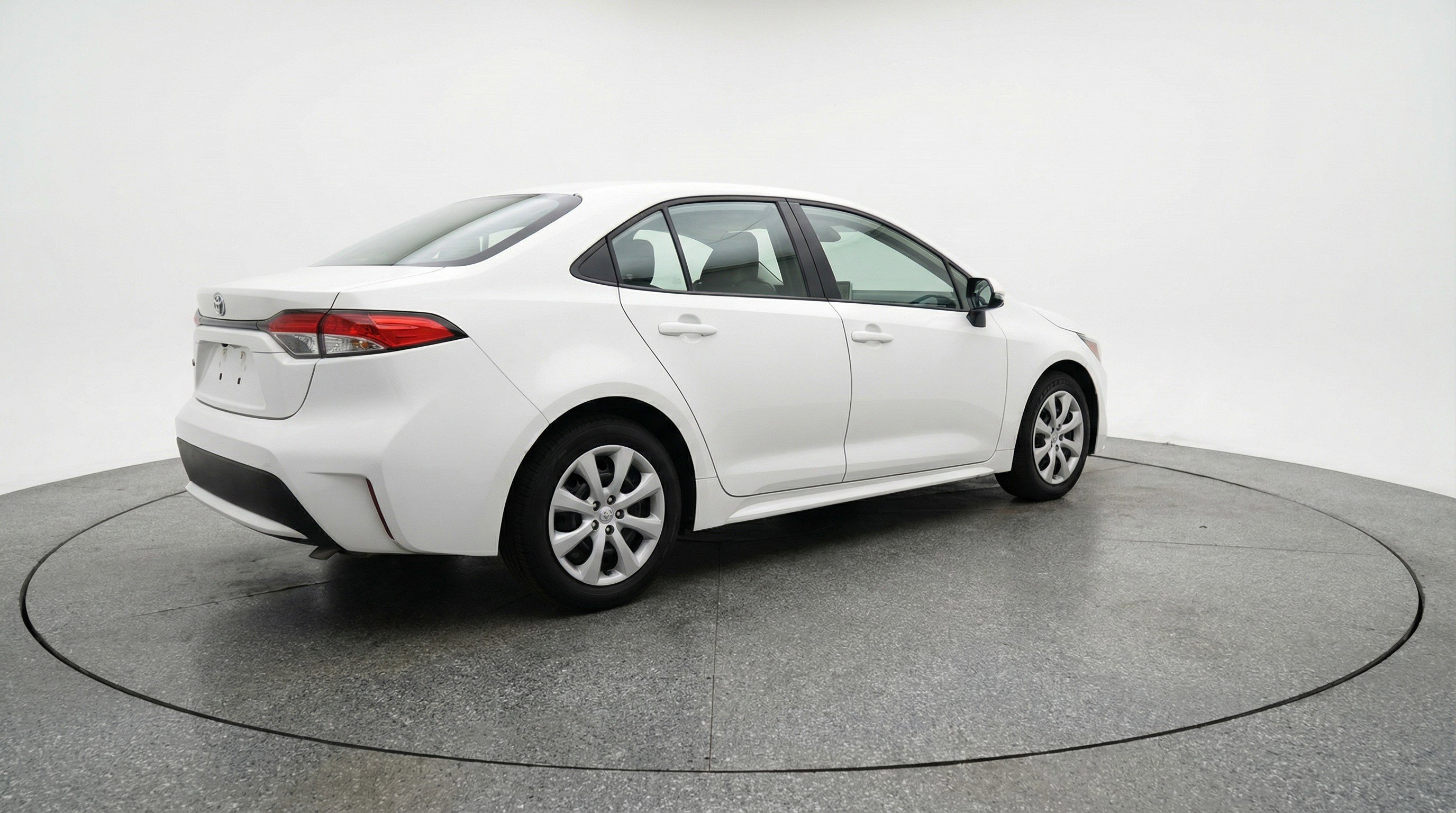 Used 2025 Toyota Corolla LE image 9