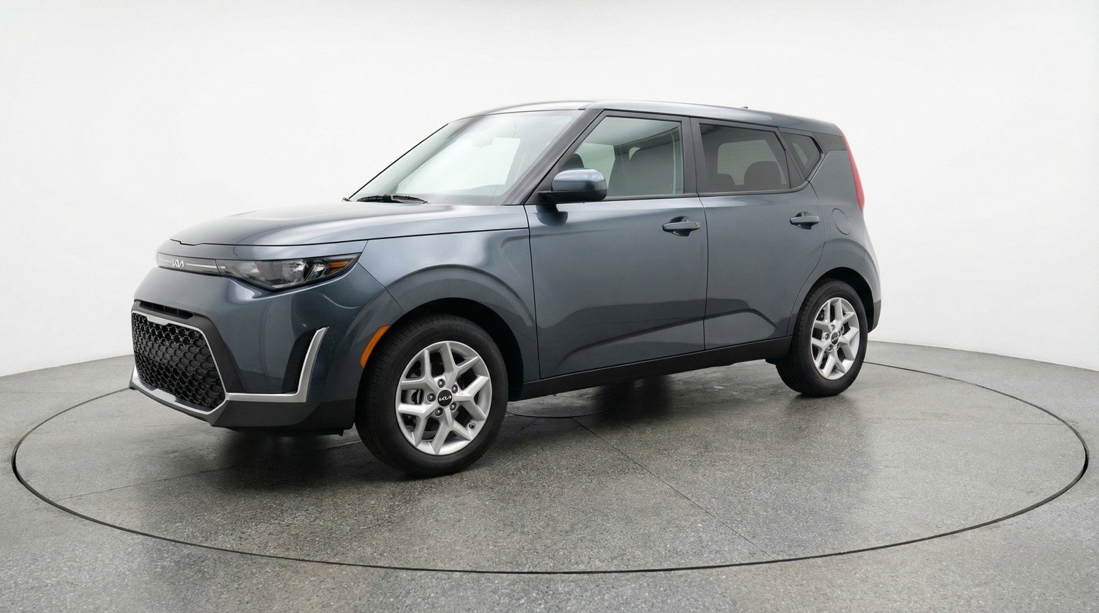 Used 2025 Kia Soul LX w/ LX Technology Package FWD image 3