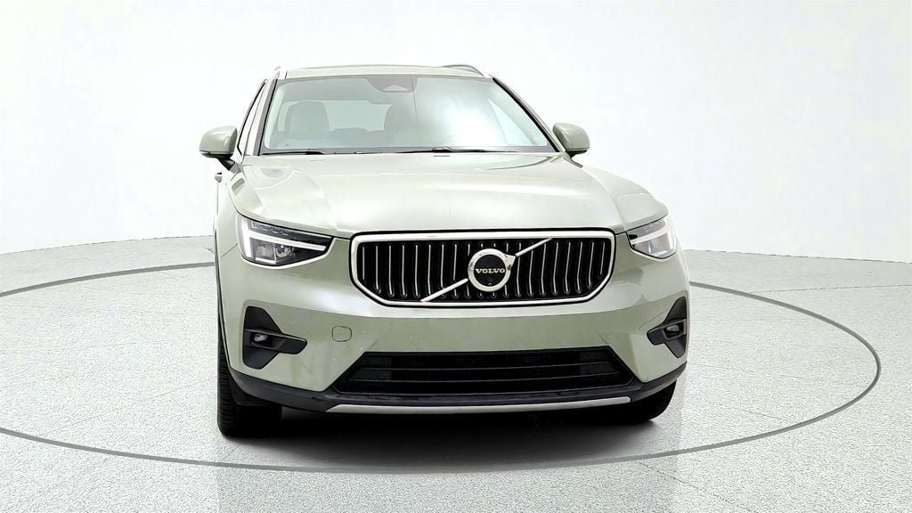 Used 2024 Volvo XC40 B5 Plus w/ Protection Package Premier AWD/4WD image 2