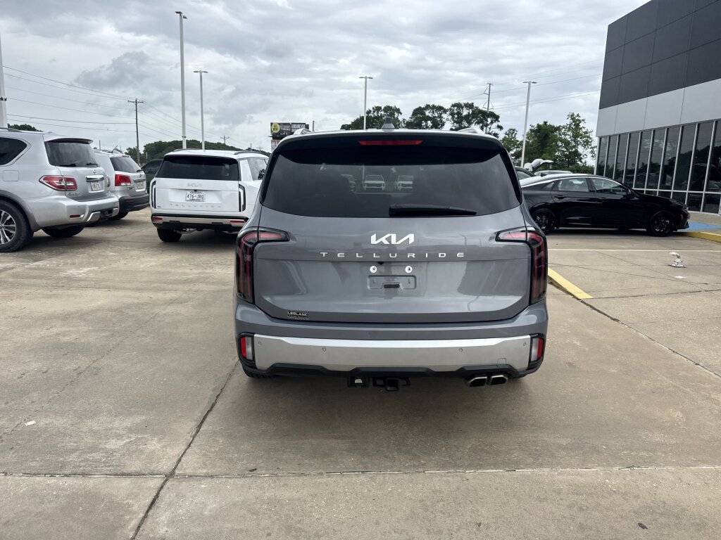 Used 2024 Kia Telluride SX w/ Towing Package FWD image 18