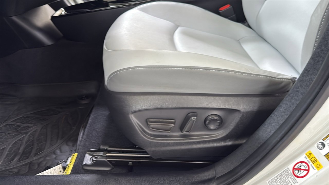 Used 2020 Toyota Prius Prime Limited image 14