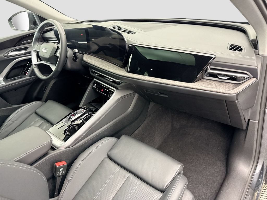 Used 2025 Audi Q5 Premium Plus w/ Premium Plus AWD/4WD image 16